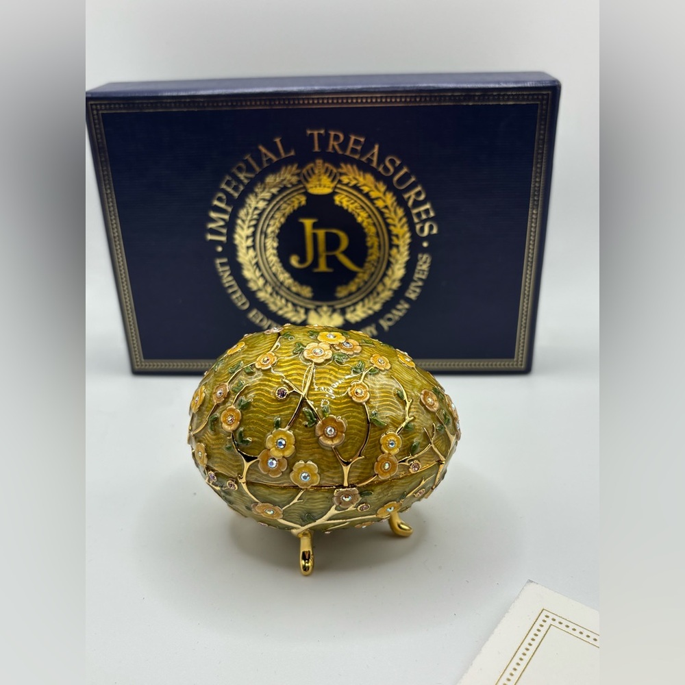 Joan Rivers Gold and Green Decorative Egg w/ Matching Necklace Set